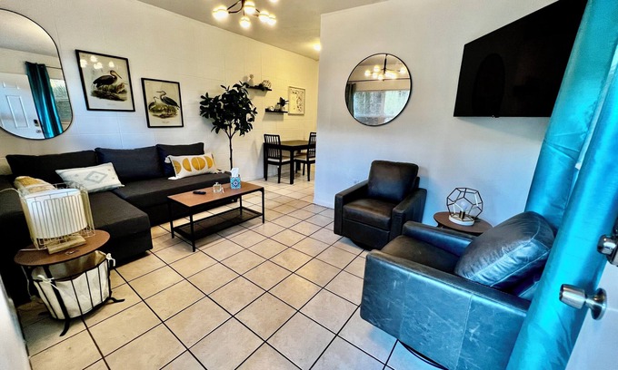 East Central Park Apartment | Cozy apartment in the Milk District of east Orlando. Unit B