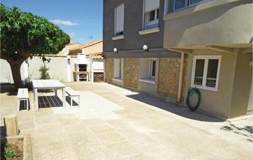 Vinassan Apartment | Cozy Apartment In Vinassan With Wifi
