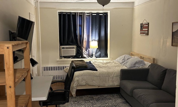 Upper West Side House | Cozy Apartment on West 85th St