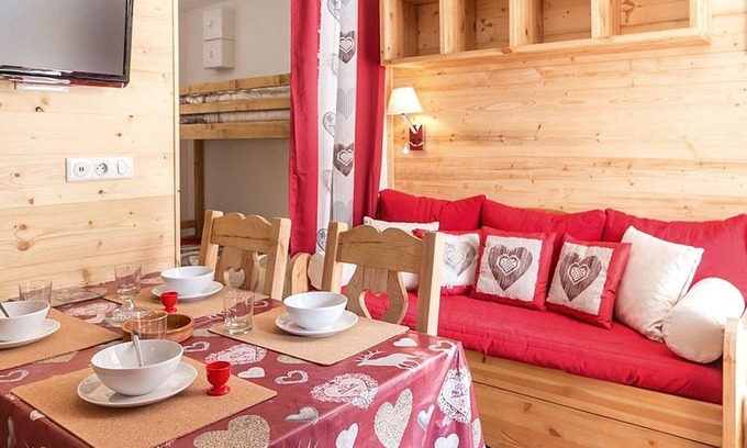 Les Bruyeres Apartment | Cozy apartment with terrace, ski-in/ski-out