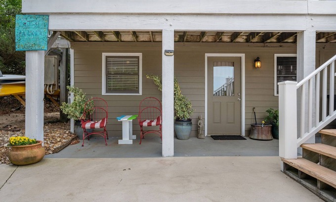 Kitty Hawk House | Cozy Appartment: Hottub, Kayak, SUPs, and Bikes. Dogs or cats ✅
