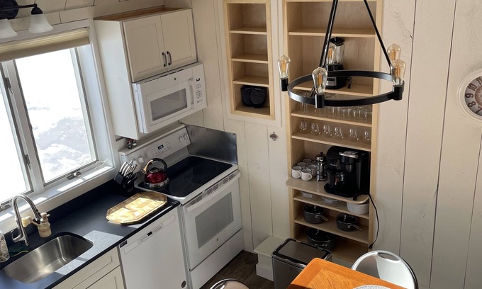 West Dover Apartment | Cozy apt 1 mile from Mt. Snow. New remodel, monthly rental - utilities included!