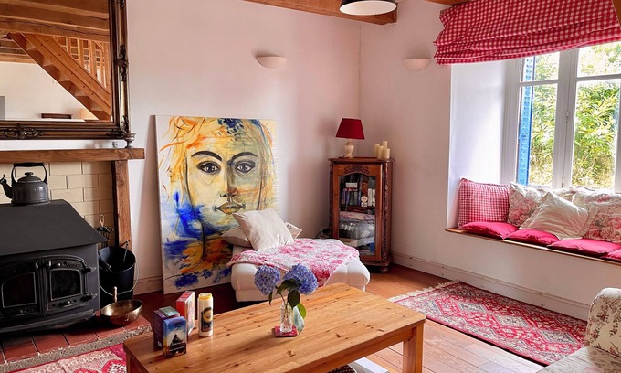 Plumieux Cottage | Cozy & Artistic 2-Bedroom Cottage Near Brocéliande