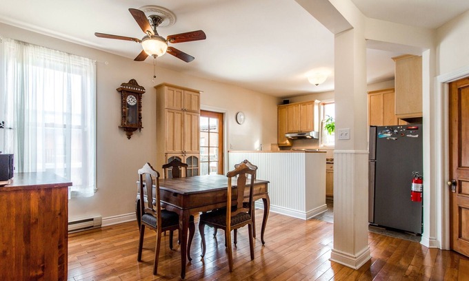 Saint Henri Apartment | Cozy Atwater Canal 3 - TOP FLOOR 2 BR APARTEMENT + DECK near DOWNTOWN/SUBWAY