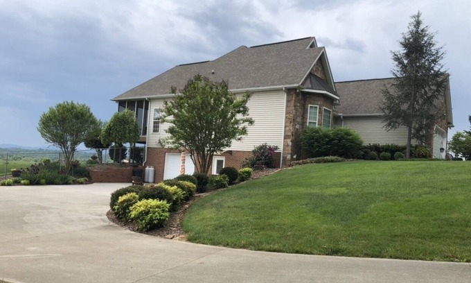 White Pine Apartment | Cozy basement large studio suite with private access