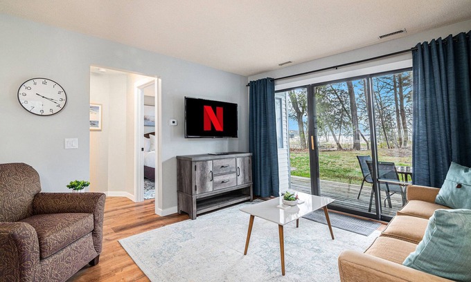 Acme Condo | 🏖️ Cozy Bayview 1BDR Walk-out Condo @ The Shores ➠ 5660