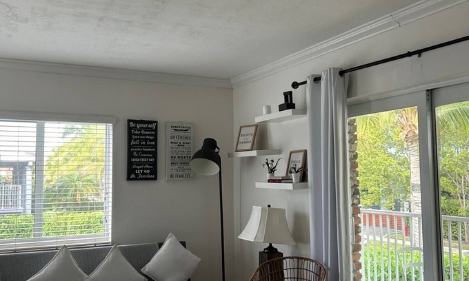 Key Biscayne Apartment | Cozy Beach Apartment in Key Biscayne —5 min walk to Beach