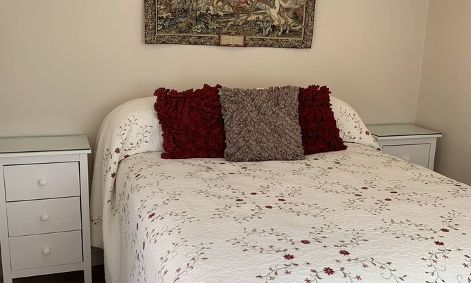Huntington Beach Cottage | COZY BEACH COTTAGE w/2beach cruisers/beach parking pass No smoking property