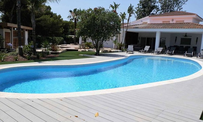 Riumar House | Cozy Beachside House: Private Pool, Free WiFi, Pet-Friendly, Near Dog Beach