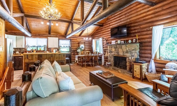 Bryson City Cabin | Cozy Bear and Bee - A Peaceful, Creekside Cabin with a Hot Tub Located Close to it All!