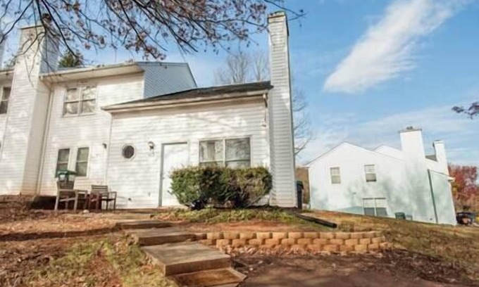 Belmont House | Cozy Belmont Retreat