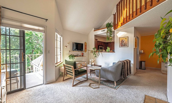 Gunbarrel Condo | Cozy Boho Hideaway -Sunlight, Workspace, Trails & Hot Tub