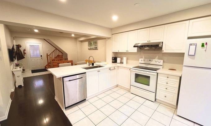 Halton Regional Municipality House | Cozy Bright Home in Milton