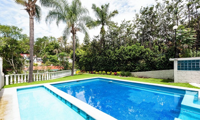 Las Palmas House | Cozy bungalow near Downtown