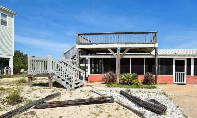 St. George Island Apartment | Cozy Cabanas West. A newly renovated ground level duplex.