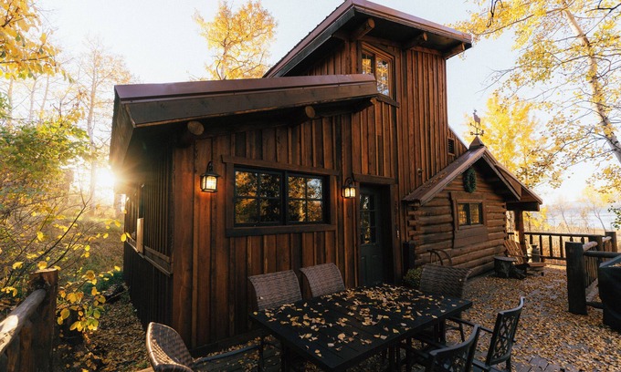 Island Park Cabin | Cozy Cabin, 15 Min to Yellowstone + Lake Views