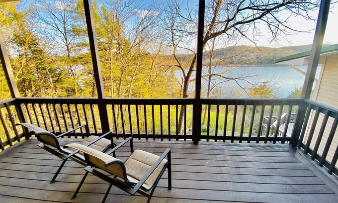 Eagle Rock Cabin | COZY CABIN GUEST HOUSE ON THE LAKE