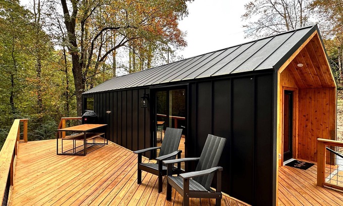 Brevard Cabin | Cozy cabin in charming Brevard with spa-like bath