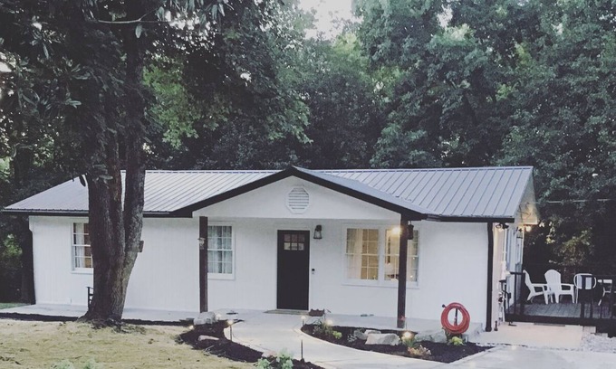Franklin Cabin | Cozy Cabin in Leipers Fork, TN