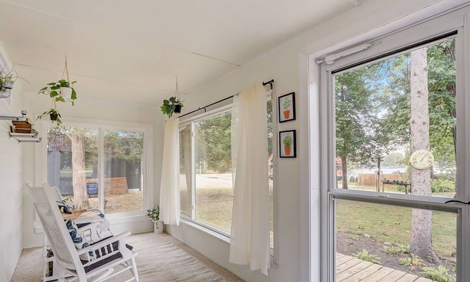 Markesan Cabin | Cozy Cabin | Lake Access, Kayaks/Bikes, Huge Yard!