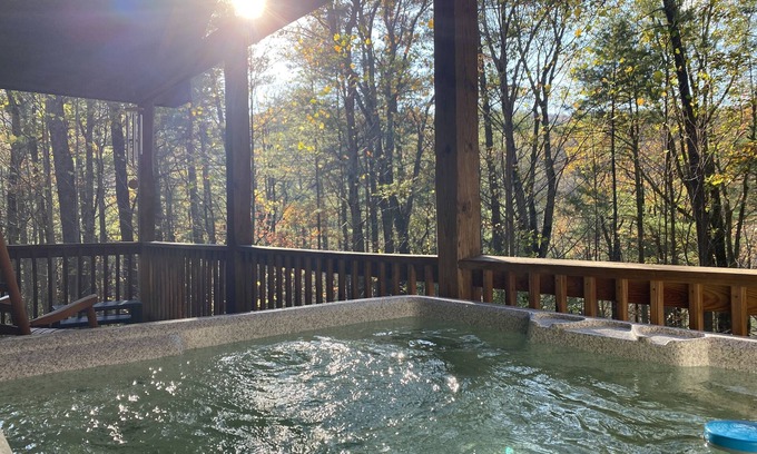 Stanardsville Cabin | Cozy Cabin located close to Shenandoah National Park, Wineries, and Breweries.