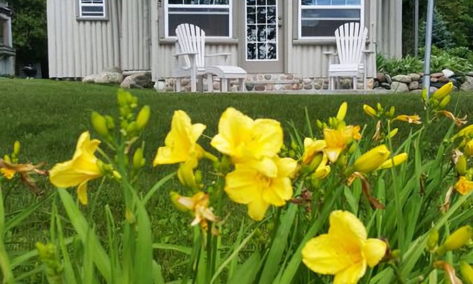 Levering House | Cozy Cabin on Paradise Lake