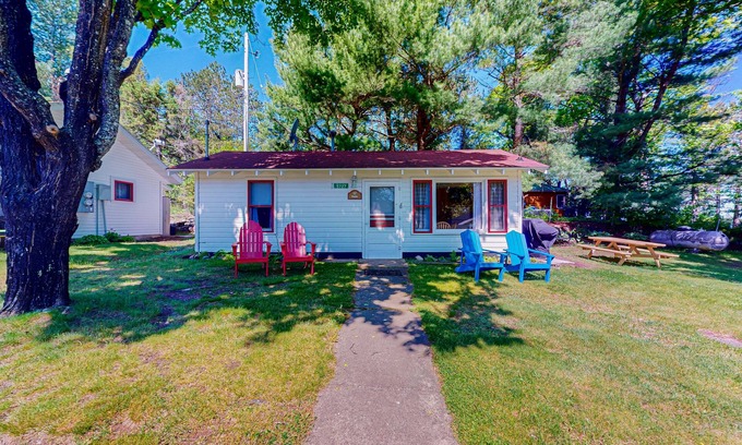 Phelps Cabin | Cozy Cabin on the Lake w/WIFI, Gas Grill, & Great Fishing