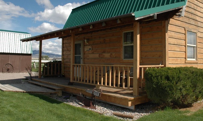 Dillon Cabin | Cozy Cabin - Prime Fly Fishing, Hunting or Vacation - Very CLEAN & Comfy-Montana