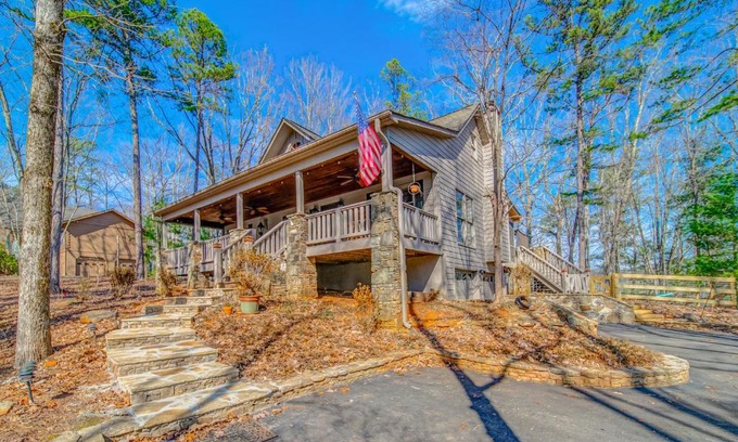 Big Canoe House | Cozy Cabin Retreat