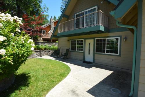 Bass Lake House | Cozy Cabin With Boat Slip Free Night Special