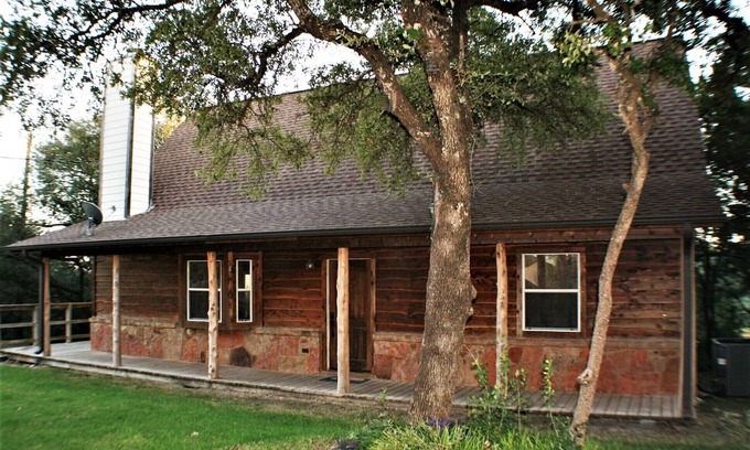 Jonestown House | Cozy Cabin with Fireplace & Views of Lake Travis