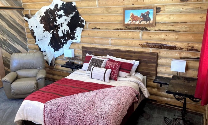 Fairview Cabin | Cozy cabin with WiFi and AC in serene Fairview