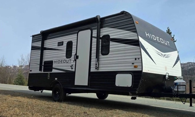 Palmer House | Cozy Caravan in amazing Palmer with AC, WiFi