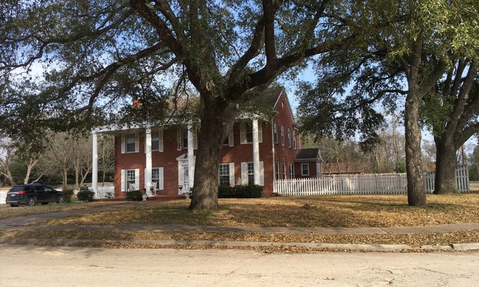 Marlin House | Cozy Carriage House Apartment at Three Oaks