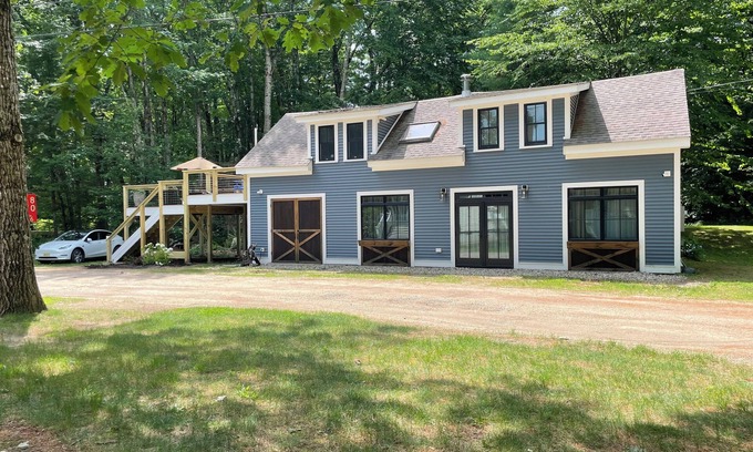 Center Ossipee Cottage | Cozy Carriage House on Lake Ossipee. Private beach with boat docks