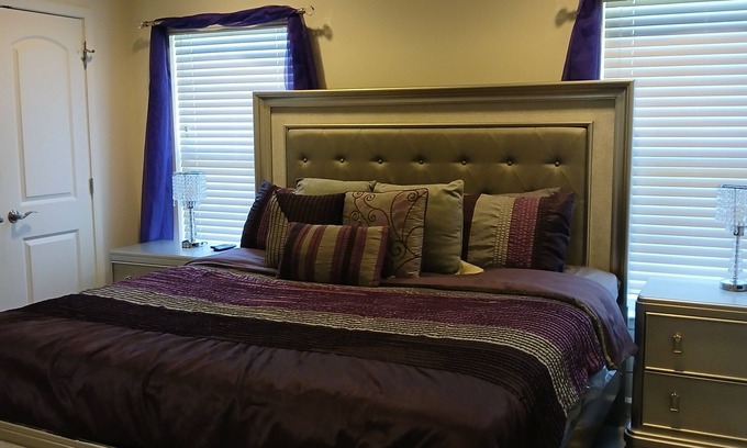 Mobile House | Cozy Casa on the Hill-Mins to South Campus, RTJ Golf, Tennis Courts, I-65