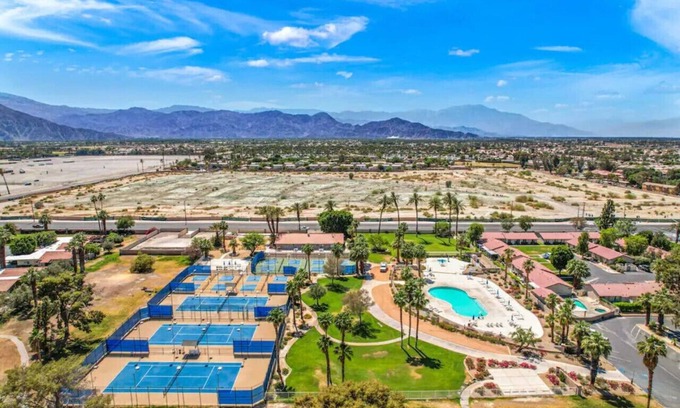 Indio House | Cozy Casita w/Salt water Pool, Jacuzzi & Tennis