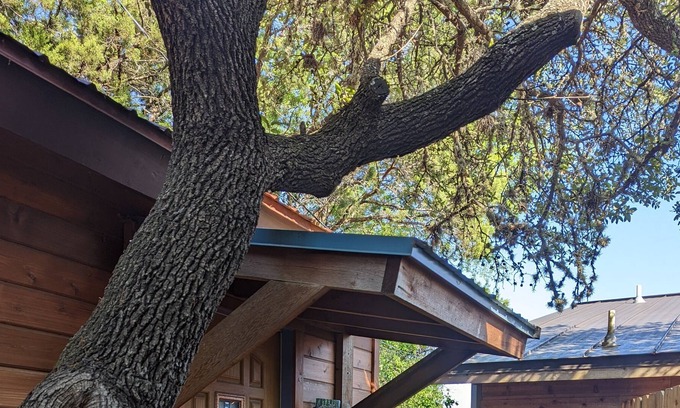 Jonestown Cabin | Cozy casita with Lake Travis view! Bars and restaurants just down the block!