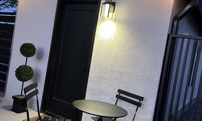 Highland Business Cottage | Cozy & chic Albuquerque casita near Route 66 & Vibrant Nob Hill