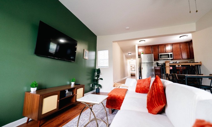 Carver House | Cozy & Chic Getaway - In The Heart Of RVA 4BD 2.5BA Sleeps 9+