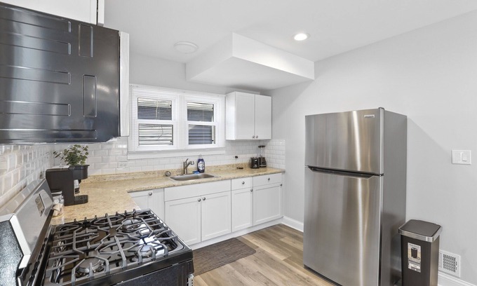 River Grove House | Cozy chic home near O'Hare 3 bedroom 2 bathroom open concept home