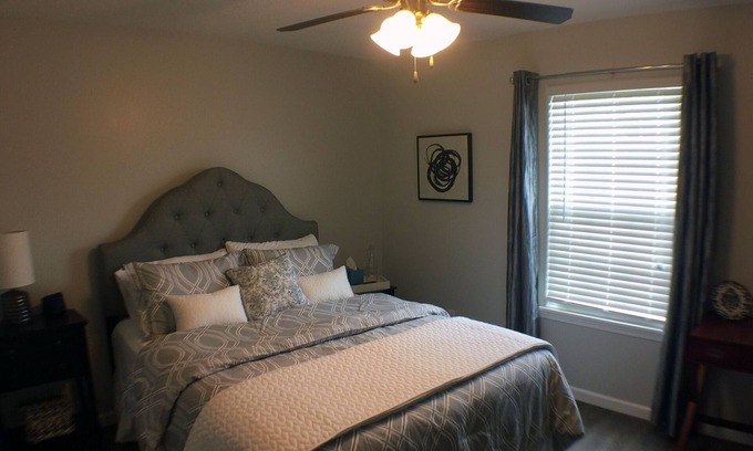 Lake Charles House | Cozy, Chic Townhouse/Dog Friendly 515B