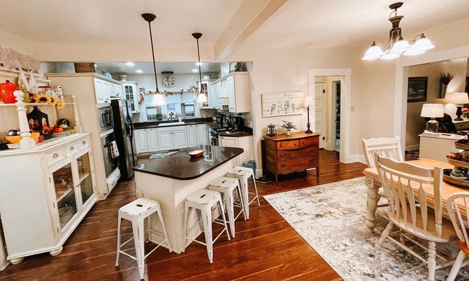 Malta House | Cozy, clean and comfortable 3 bedroom Craftsman in Malta!