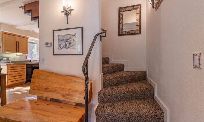 Alpine Meadows Apartment | Cozy & Clean Cabin Free Shuttle to Palisades Bunk Room