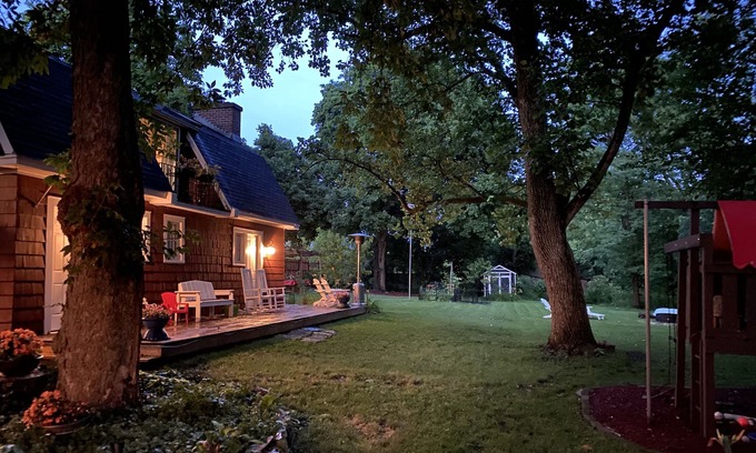 Wheaton Apartment | Cozy Coach House In Central Wheaton Illinois