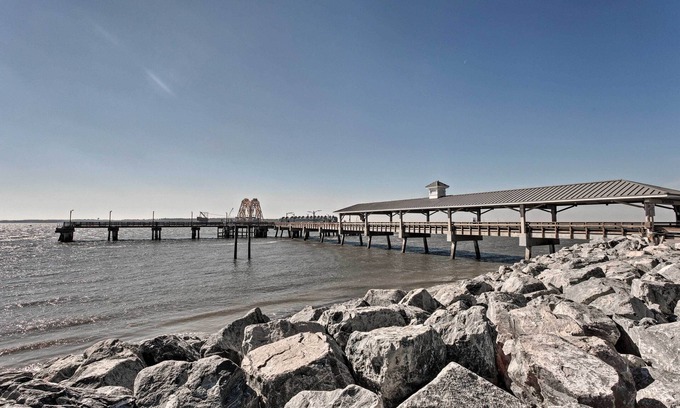 Saint Simons Island Cottage | Cozy Coastal Cottage: Walk to Shops and Beach!