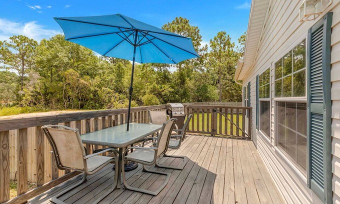 Gulf Breeze House | Cozy Coastal Retreat: RV/Boat Parking & fenced-in Backyard