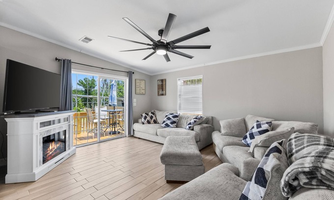 Nokomis House | Cozy Coastal Retreat By Venice Beach!