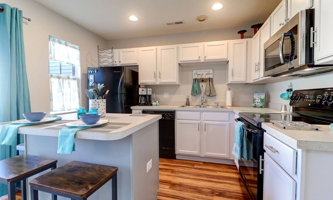 Charleston House | Cozy Coastal Townhome with seasonal pool centrally located in Charleston
