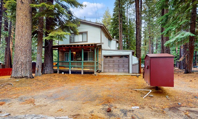 Tahoe Valley House | Cozy, comfortable home with large yard & great location near beaches/skiing